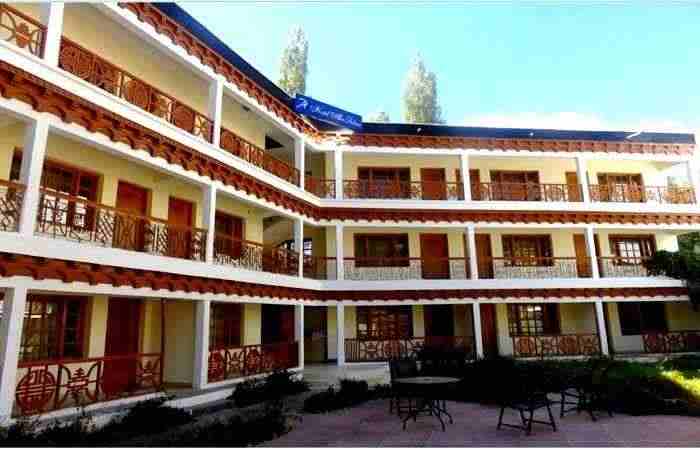Hotel Abu Palace Leh