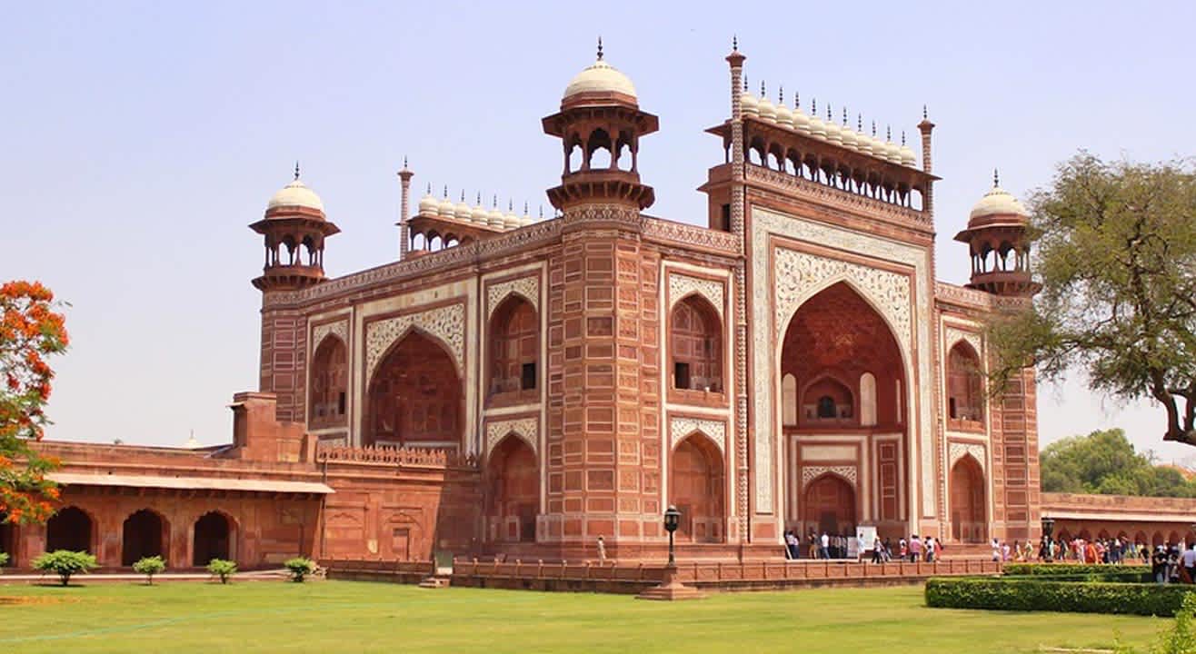 Places To Visit in Delhi, Famous Places in Delhi, Where To Stay in