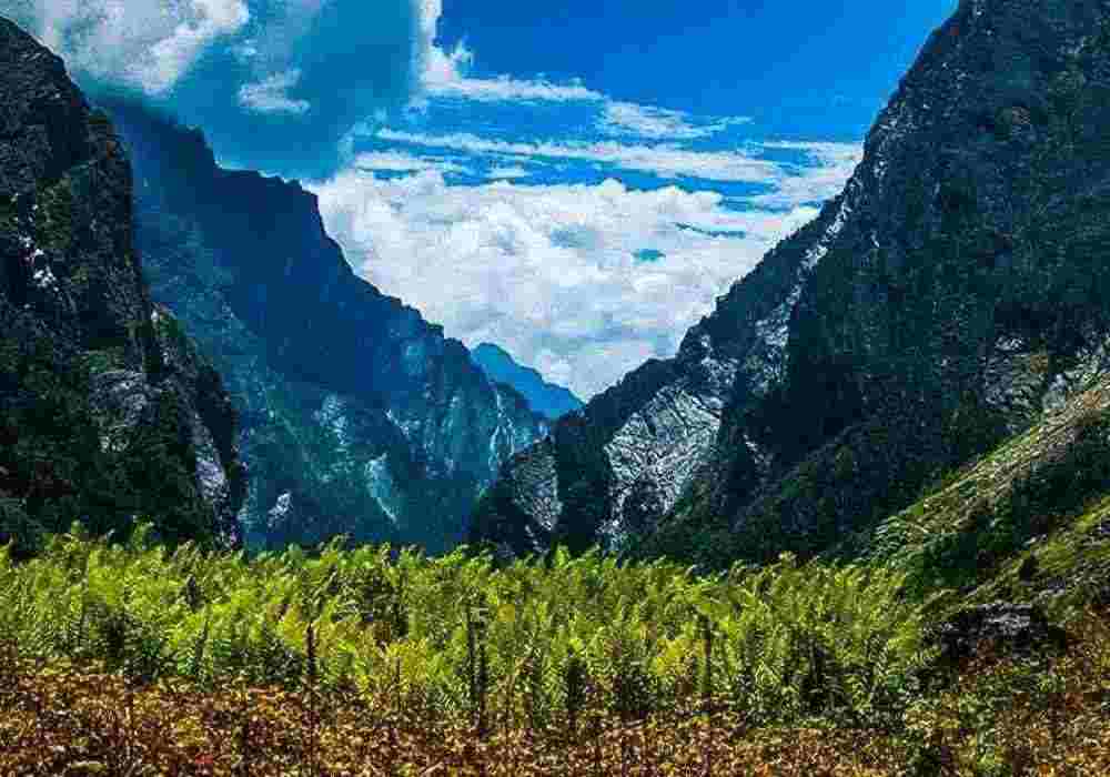 Ghangria Monsoon Package