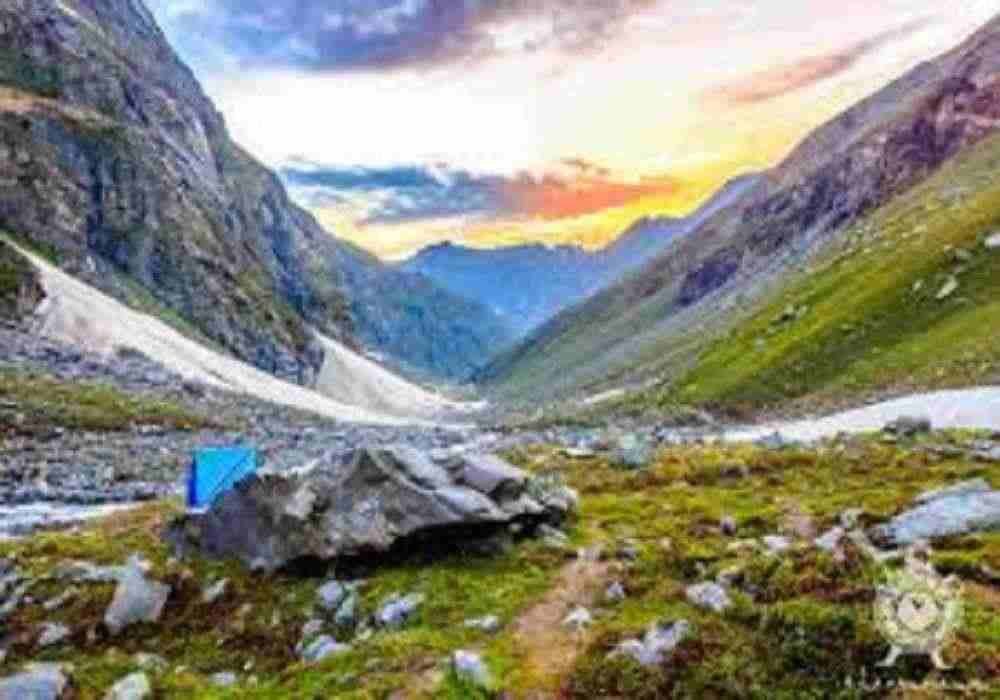 Hampta Pass Holi Package