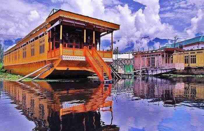Houseboat stay at Srinagar