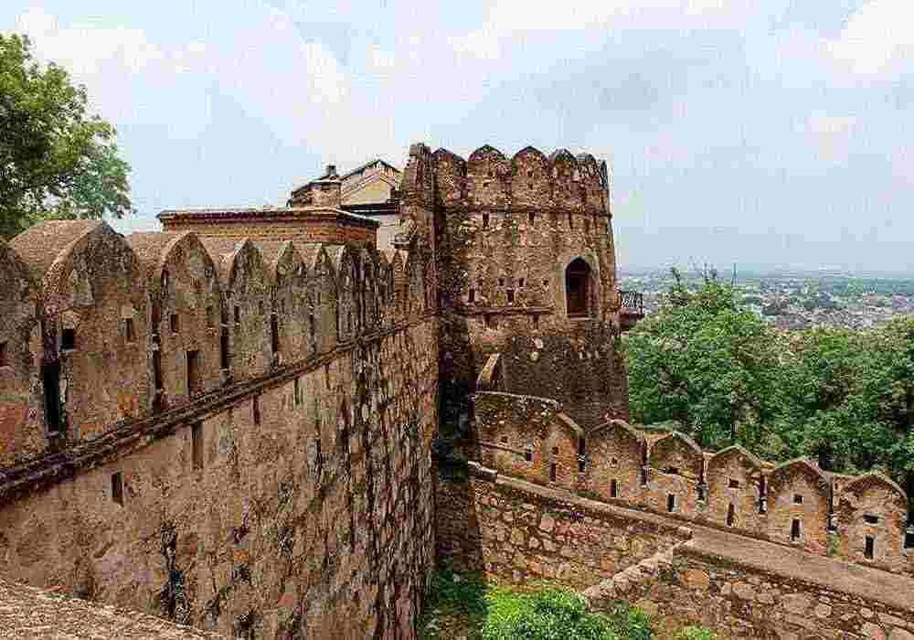 Jhansi Honeymoon Package