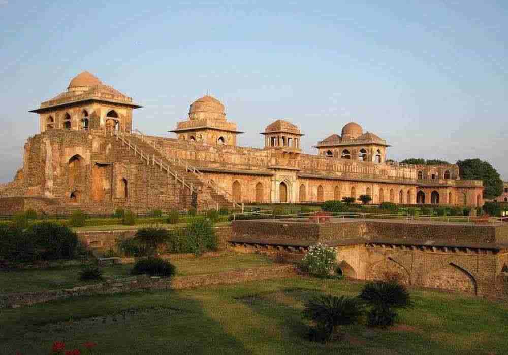 Mandu Group Tour