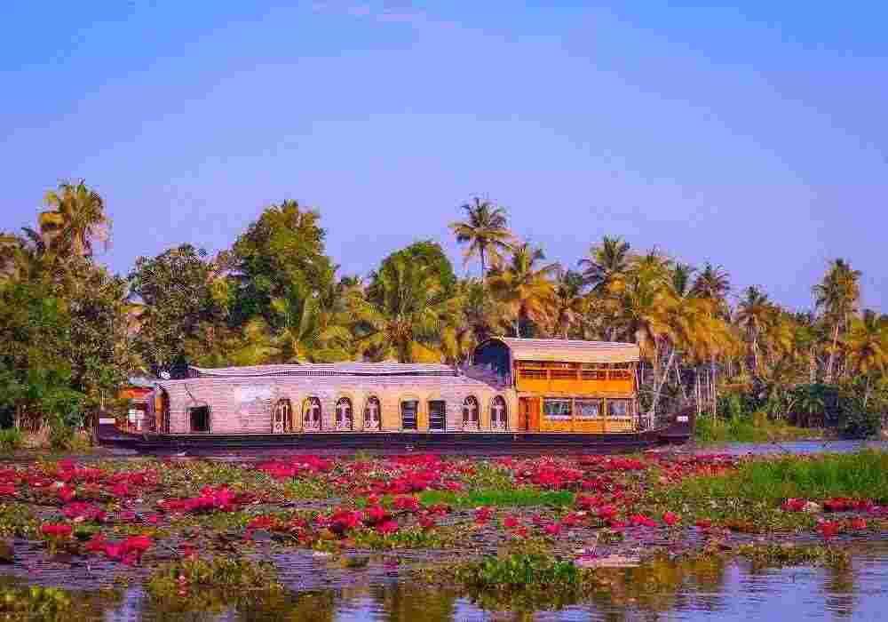 Onam Backwater Bliss – Exclusive Houseboat Experience